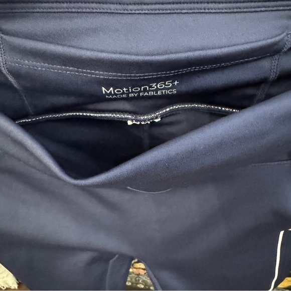 Fabletics Motion365+ Navy Leggings | XS - Picture 4 of 5